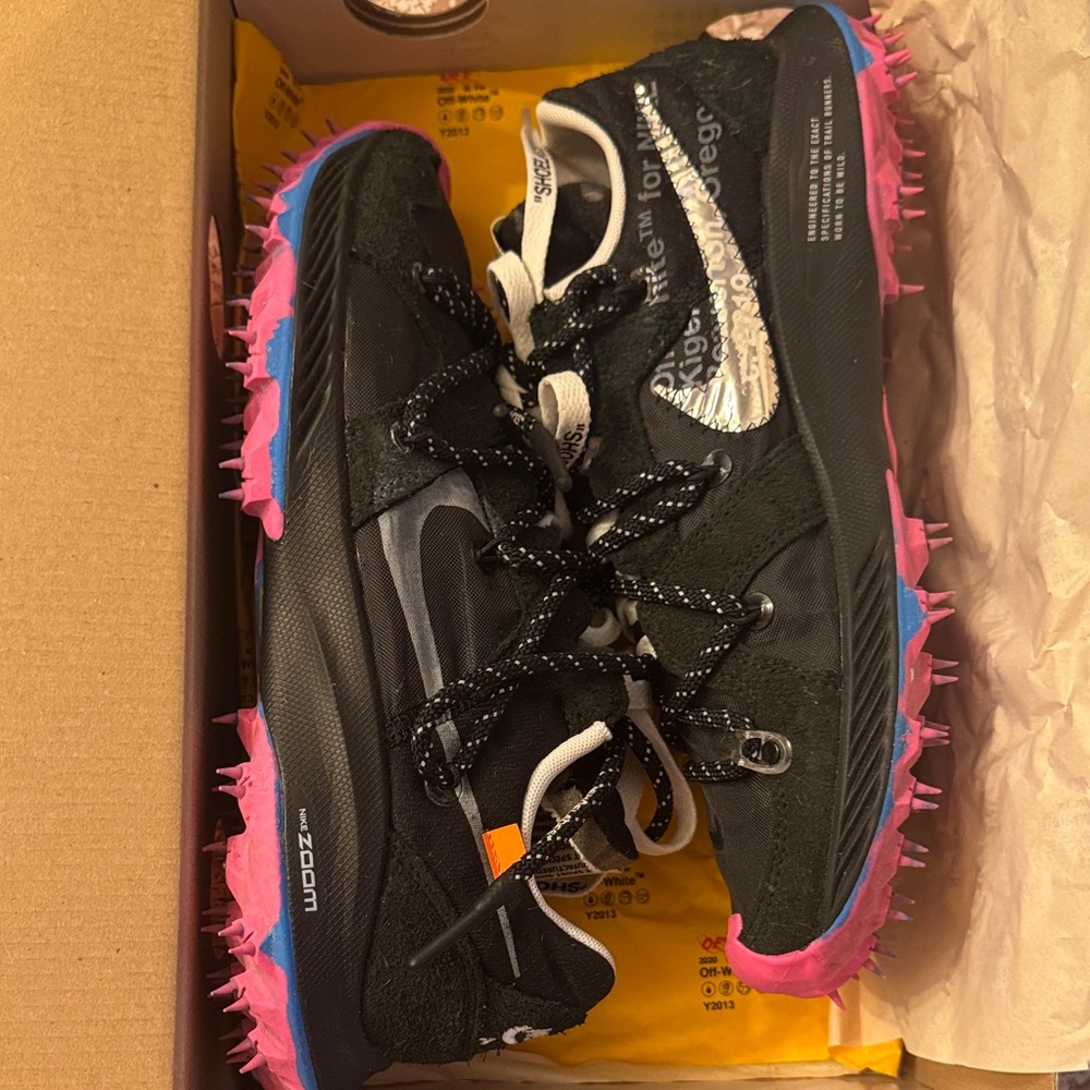 Nike Zoom Terra Kiger 5 in Black and Metallic Silver